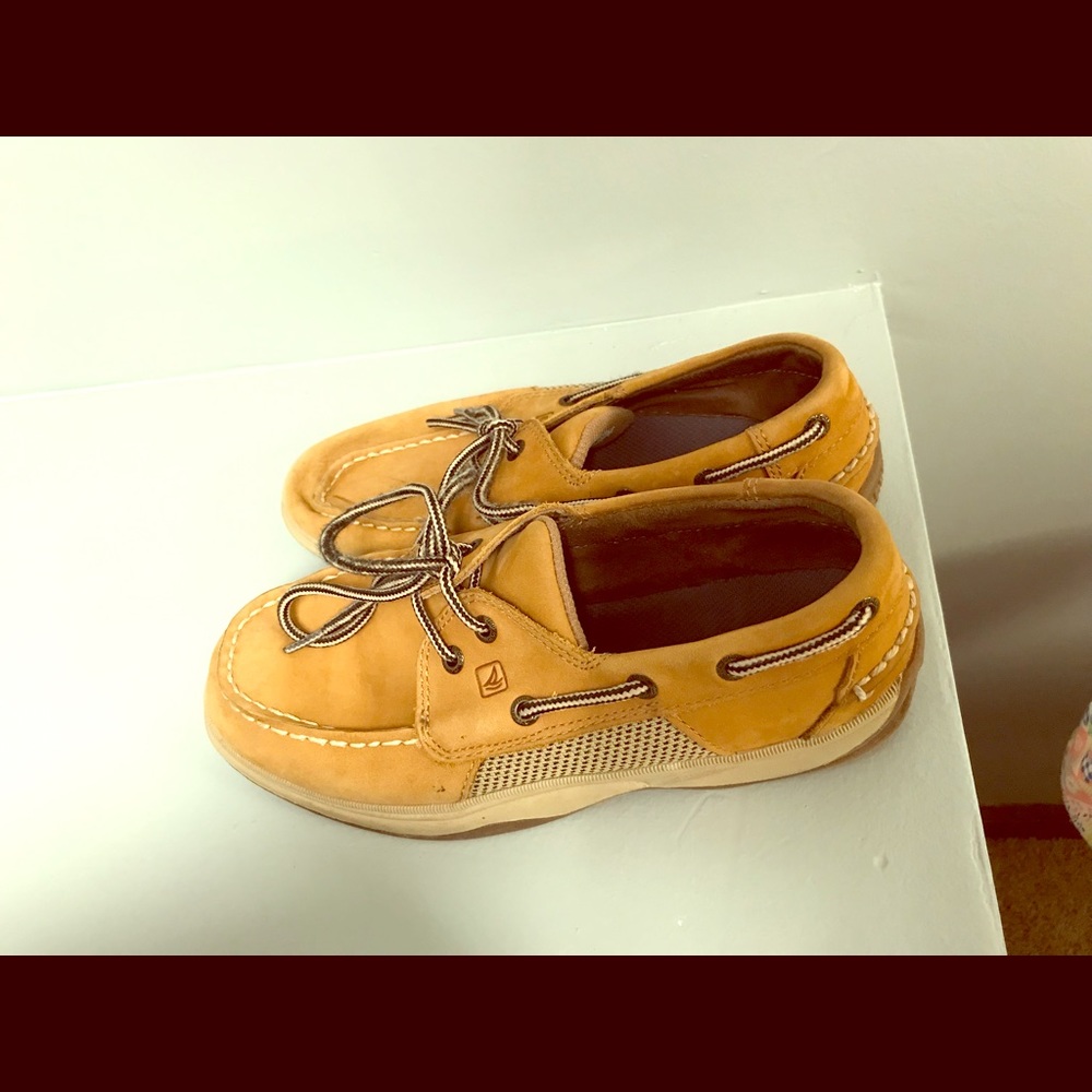 Sperry size 4